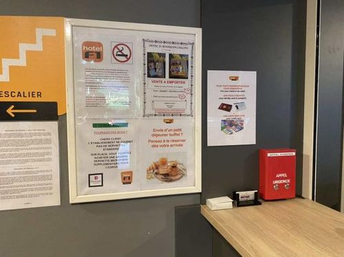 Neueste Unternehmensnachrichten über Frankreich Hotelprojekt -- Mit Notruftelefon JR313-2B